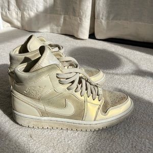 Jordan Air 1 Mid SE  “Lemon Yellow” Sneaker